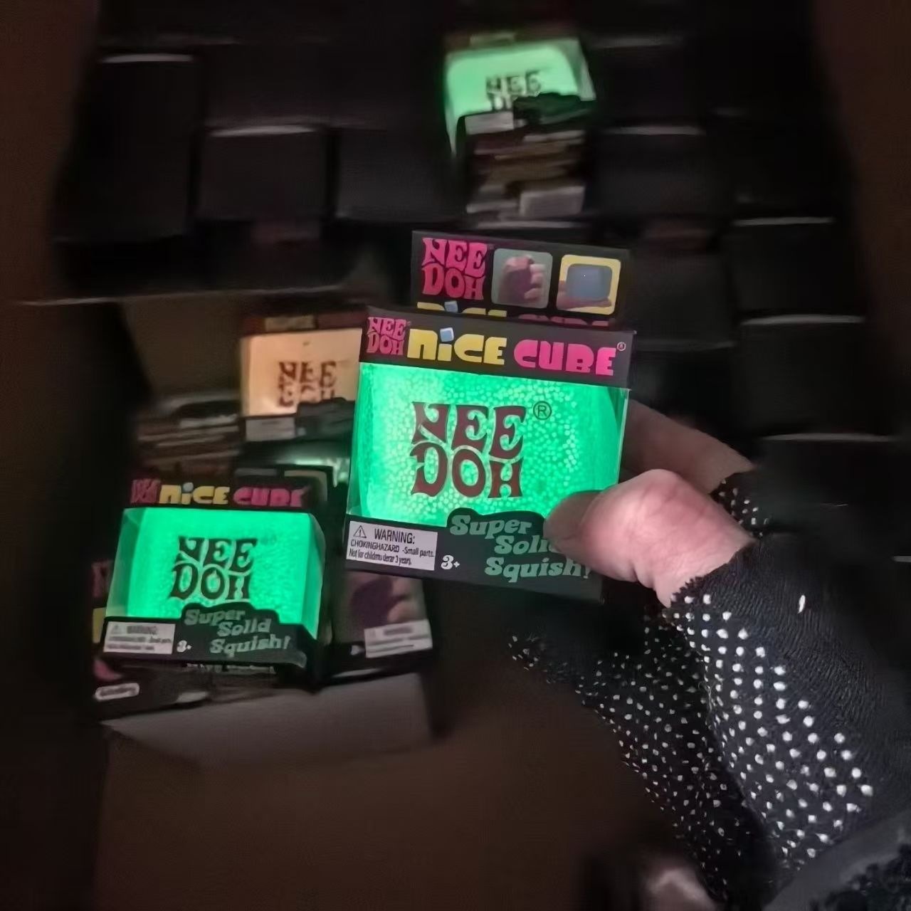 NEEDOH Maltose Glow in the Dar - đánh giá và giá Fidget Cube Original