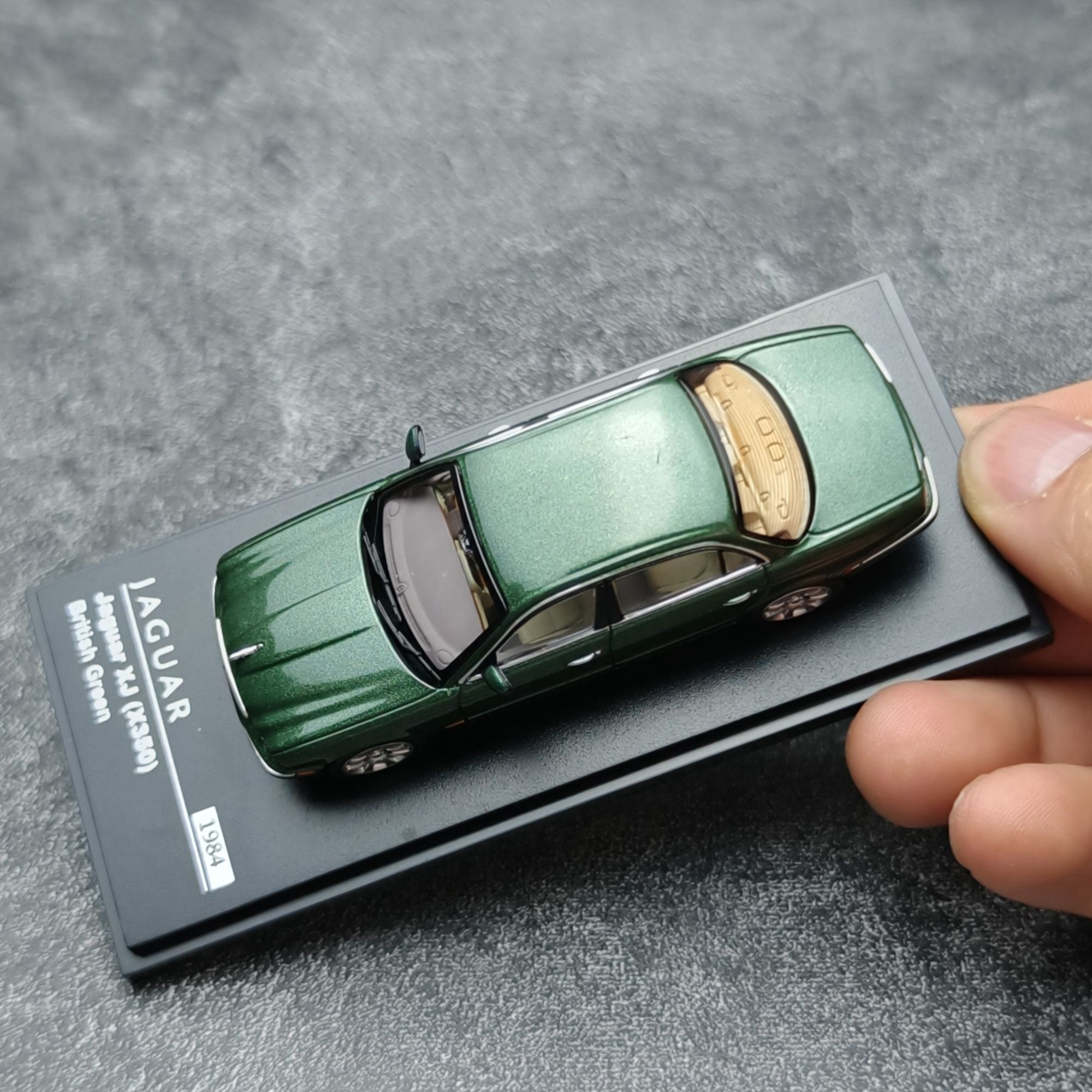AR BOX Diecast 1:64 Scale XJ6  - đánh giá và giá Die Cast Car 1 64